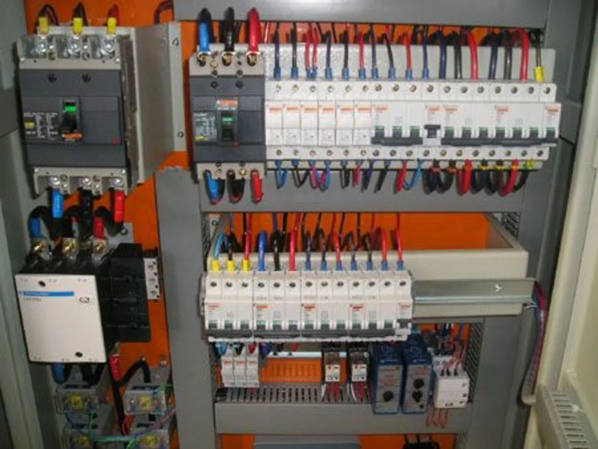 Tablero de instalación eléctrica industrial — Gondean Construcciones